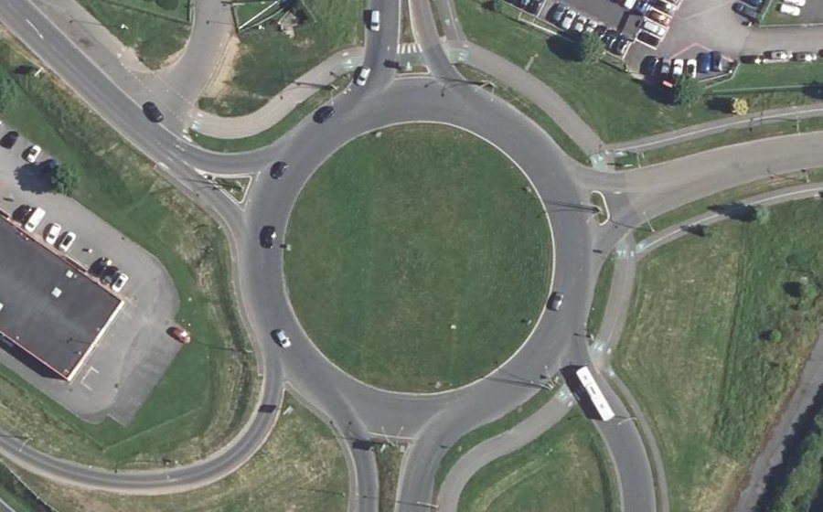 Vue aérienne du Rond-point anonyme n°576065277