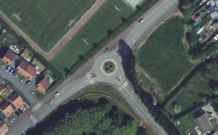 Vue aérienne du Rond-point anonyme n°576785438