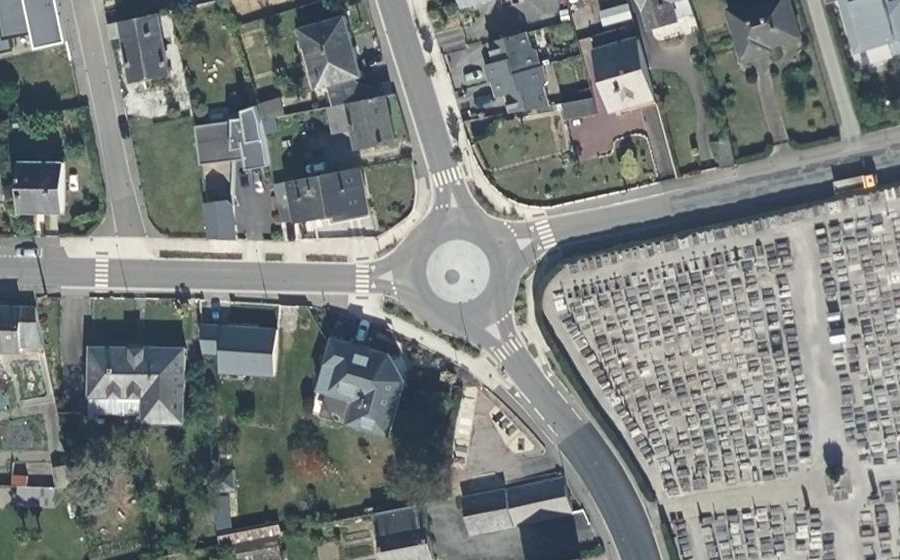Vue aérienne du Rond-point anonyme n°576811096