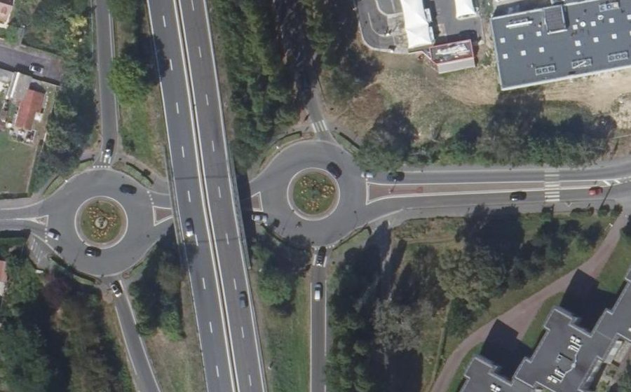 Vue aérienne du Rond-point anonyme n°577213754