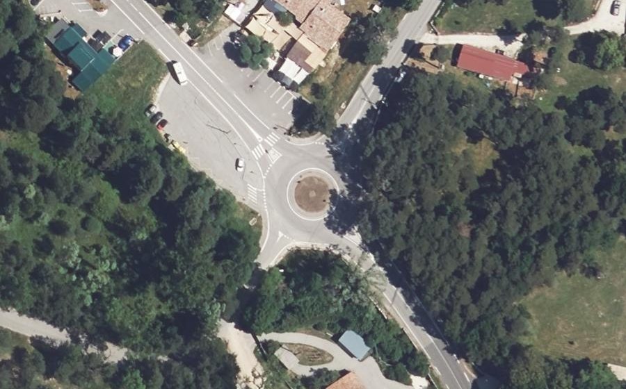 Vue aérienne du Rond-point anonyme n°577248807