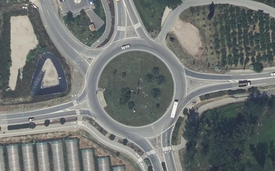 Vue aérienne du Rond-point anonyme n°57727509