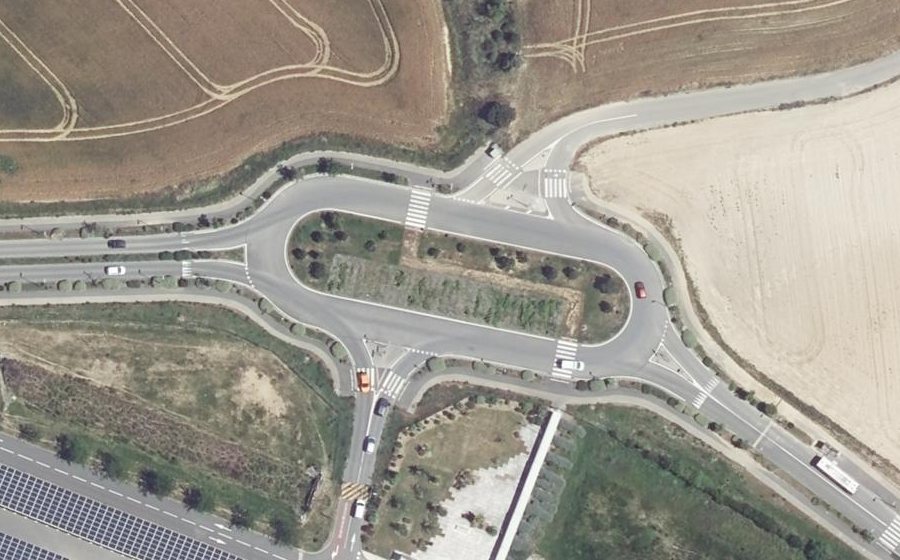 Vue aérienne du Rond-point anonyme n°577303676