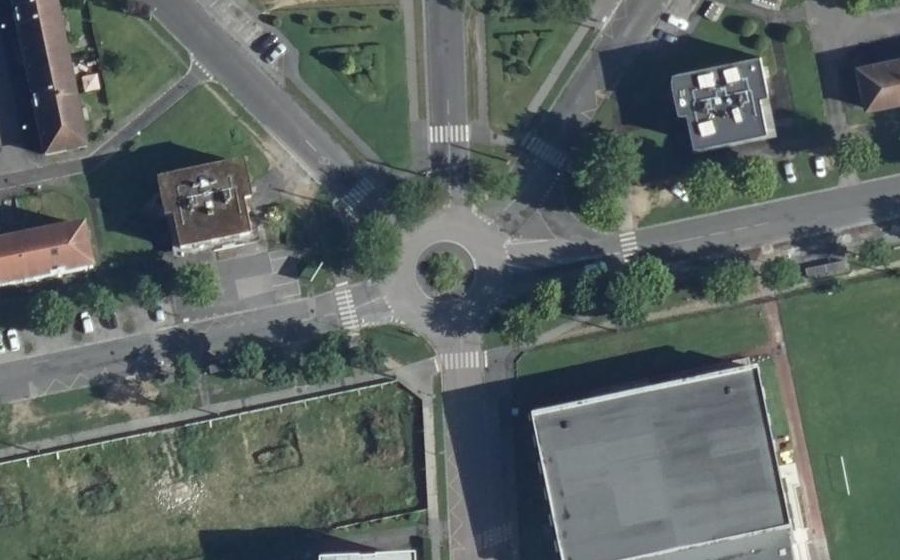 Vue aérienne du Rond-point anonyme n°577571666