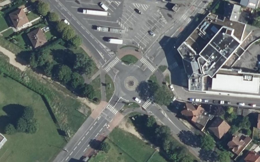 Vue aérienne du Rond-point anonyme n°577571671