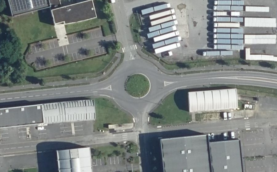 Vue aérienne du Rond-point anonyme n°577597880