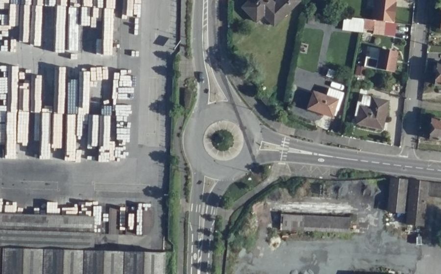 Vue aérienne du Rond-point anonyme n°577597882