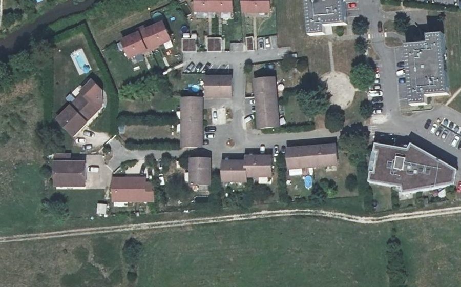 Vue aérienne du Rond-point anonyme n°577696142
