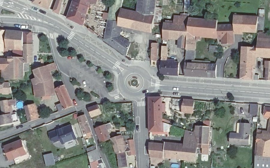 Vue aérienne du Rond-point anonyme n°57773117