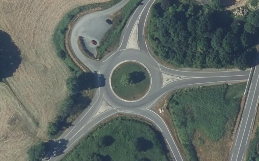Vue aérienne du Rond-point anonyme n°57774633