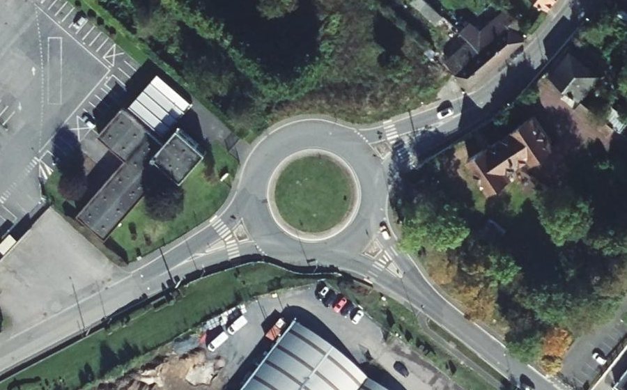Vue aérienne du Rond-point anonyme n°577779173
