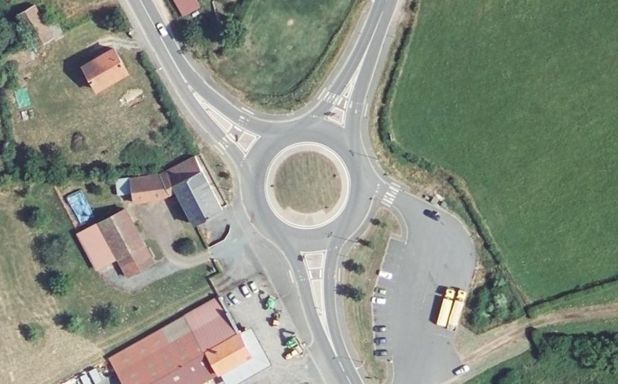 Vue aérienne du Rond-point anonyme n°577786517