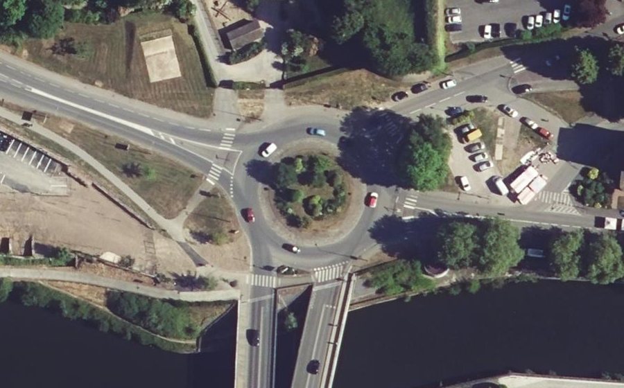 Vue aérienne du Rond-point anonyme n°577787177