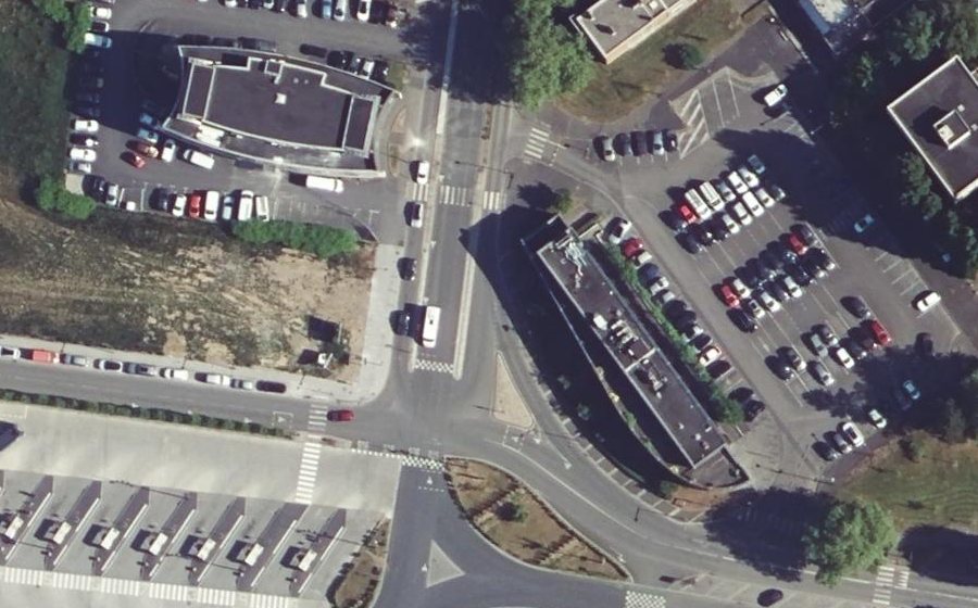 Vue aérienne du Rond-point anonyme n°577787179