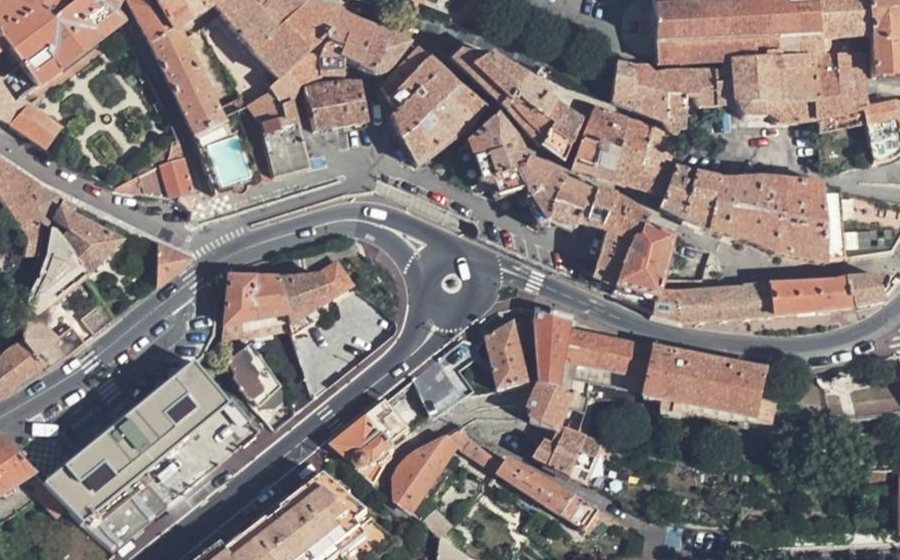 Vue aérienne du Rond-point anonyme n°577802483