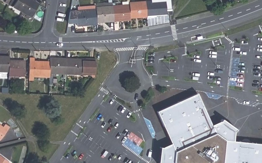 Vue aérienne du Rond-point anonyme n°57792763