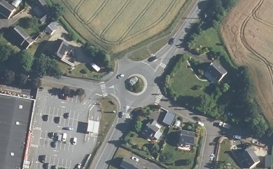 Vue aérienne du Rond-point anonyme n°57792835