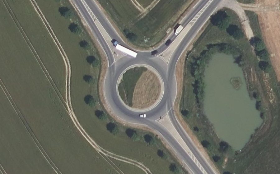 Vue aérienne du Rond-point anonyme n°57821410