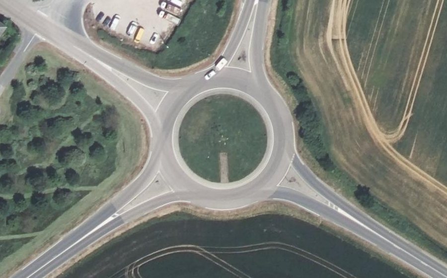 Vue aérienne du Rond-point anonyme n°57821416
