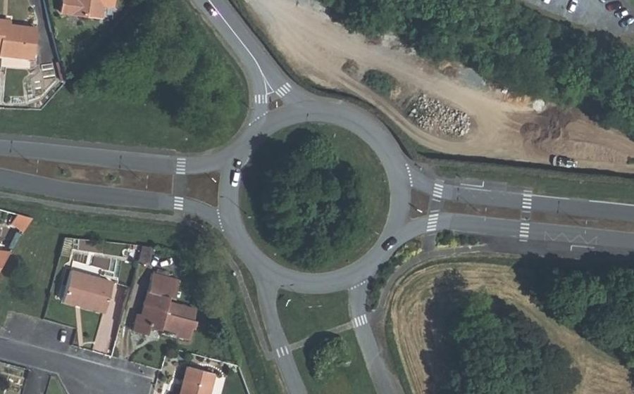 Vue aérienne du Rond-point anonyme n°57851044