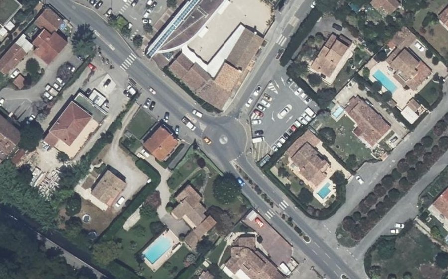 Vue aérienne du Rond-point anonyme n°578945961