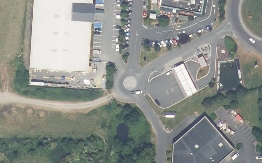 Vue aérienne du Rond-point anonyme n°579172556