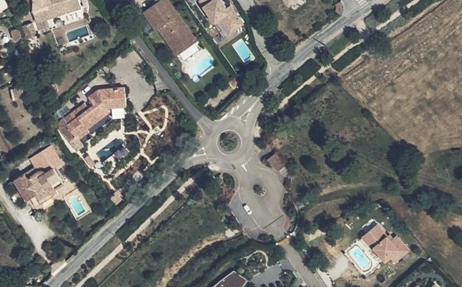 Vue aérienne du Rond-point anonyme n°579305516