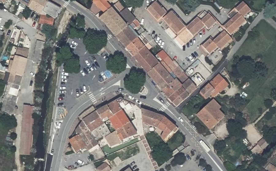 Vue aérienne du Rond-point anonyme n°579310555