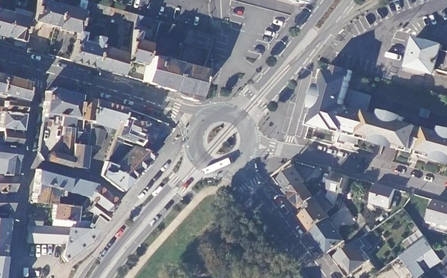 Vue aérienne du Rond-point anonyme n°57934447