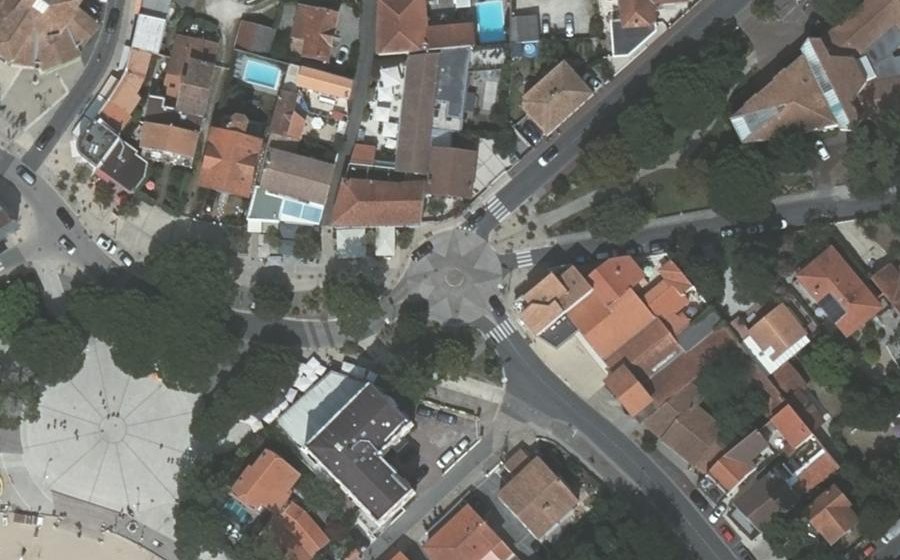 Vue aérienne du Rond-point anonyme n°579371055