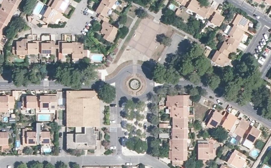 Vue aérienne du Rond-point anonyme n°57941655