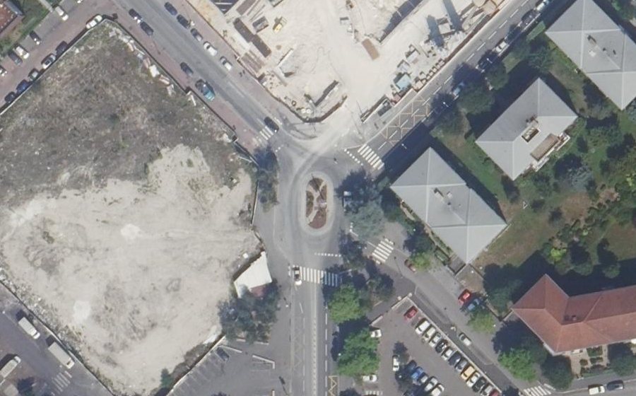 Vue aérienne du Rond-point anonyme n°579616538