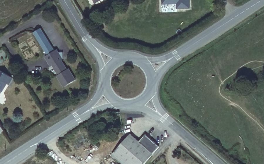 Vue aérienne du Rond-point anonyme n°57963592