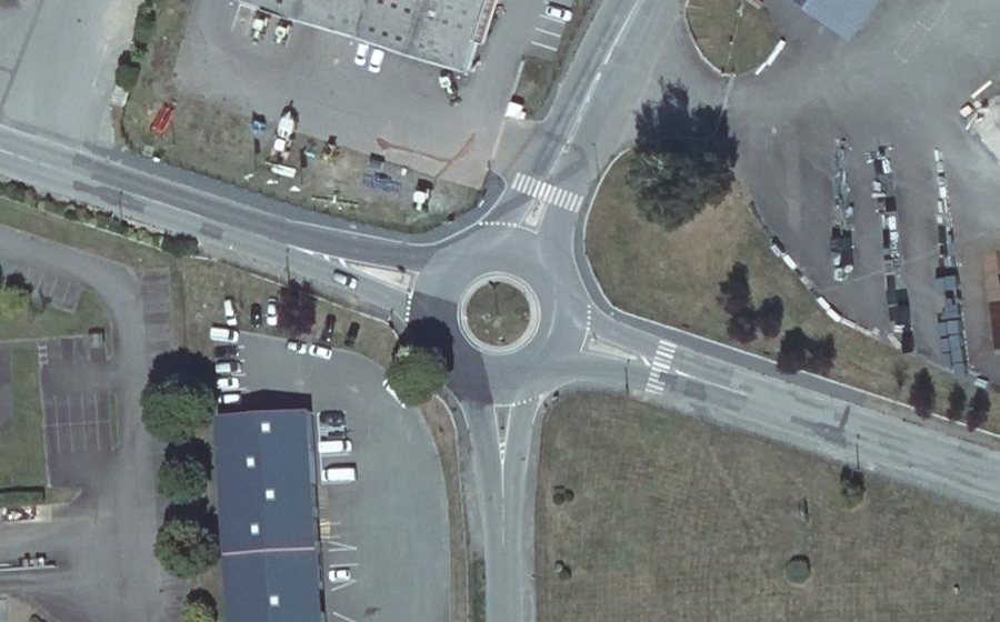 Vue aérienne du Rond-point anonyme n°57963598