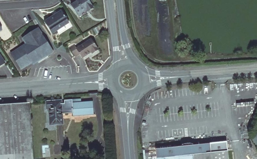 Vue aérienne du Rond-point anonyme n°57963606