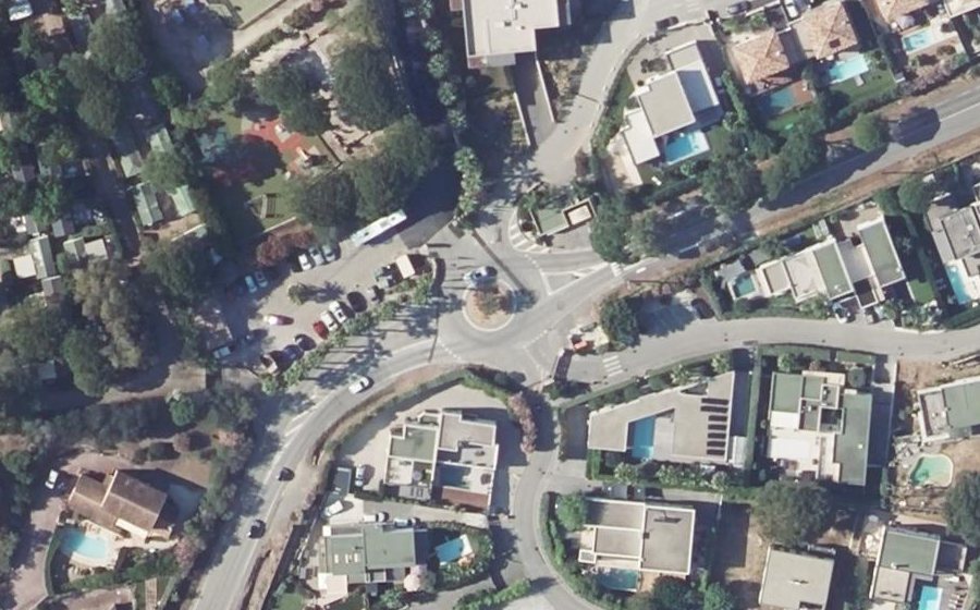 Vue aérienne du Rond-point anonyme n°579859376