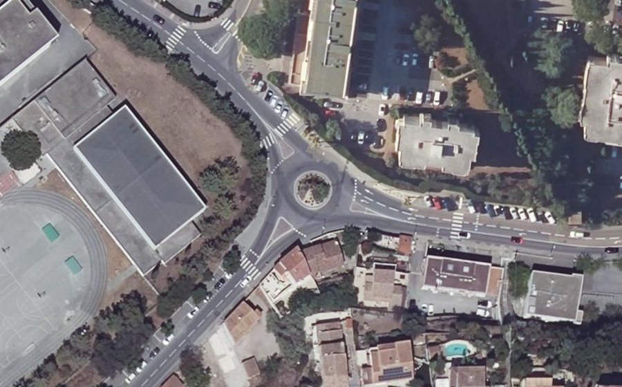 Vue aérienne du Rond-point anonyme n°580259334
