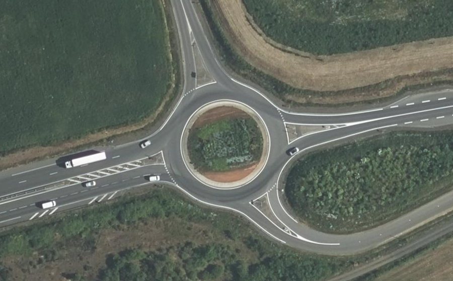 Vue aérienne du Rond-point anonyme n°580322838