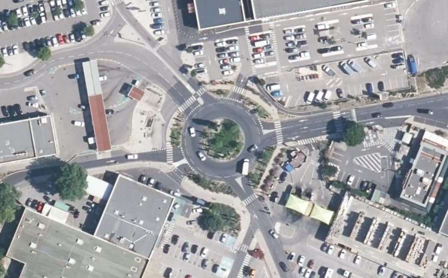 Vue aérienne du Rond-point anonyme n°58083603