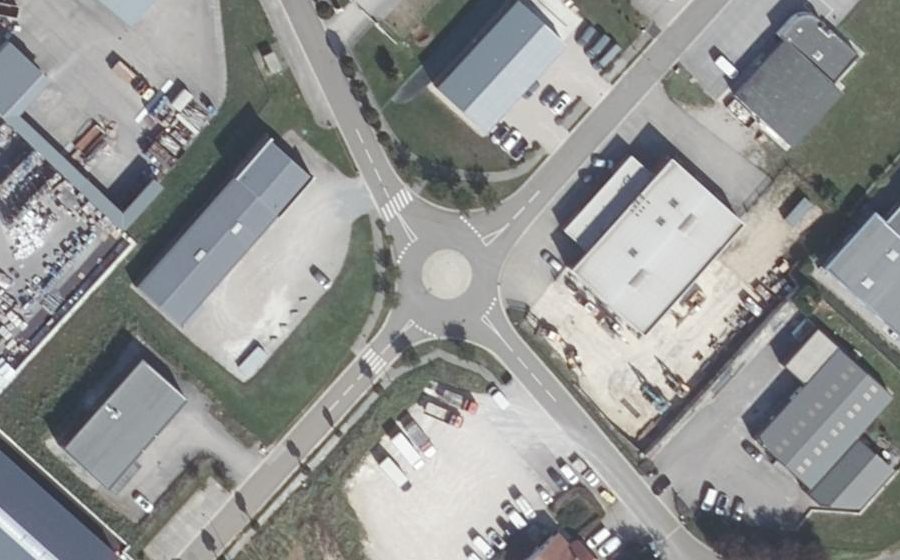 Vue aérienne du Rond-point anonyme n°580846626