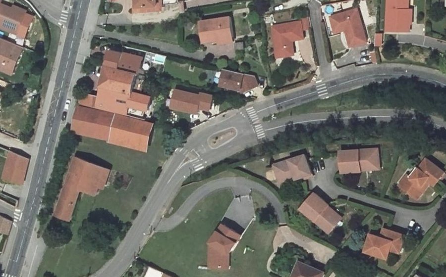Vue aérienne du Rond-point anonyme n°580868413