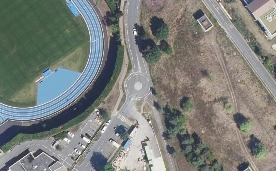 Vue aérienne du Rond-point anonyme n°580878331