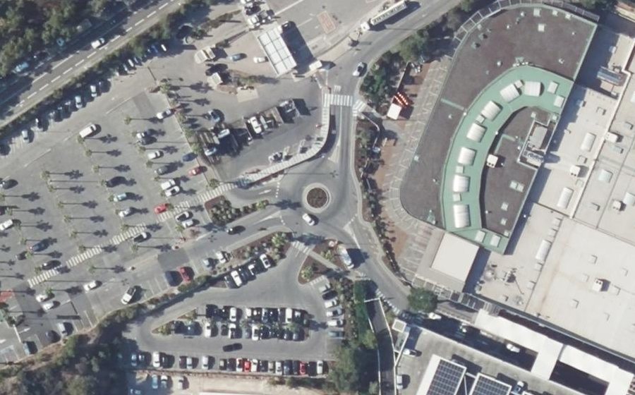 Vue aérienne du Rond-point anonyme n°580926063