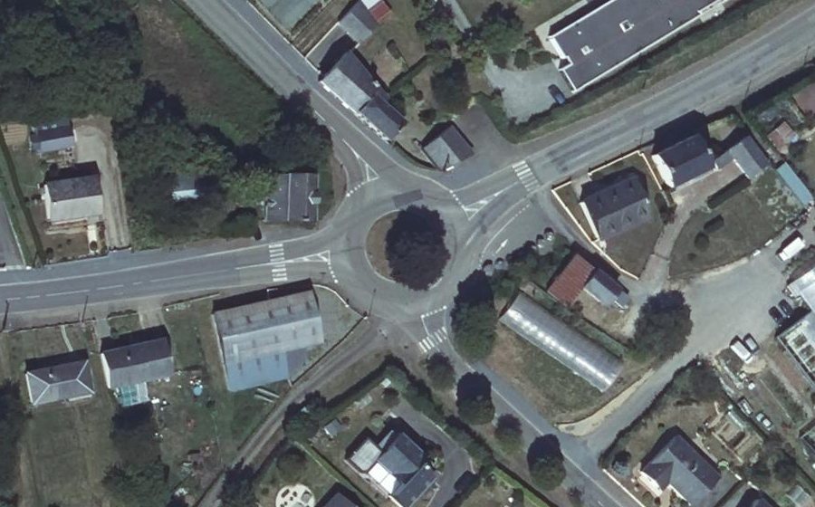 Vue aérienne du Rond-point anonyme n°58111775