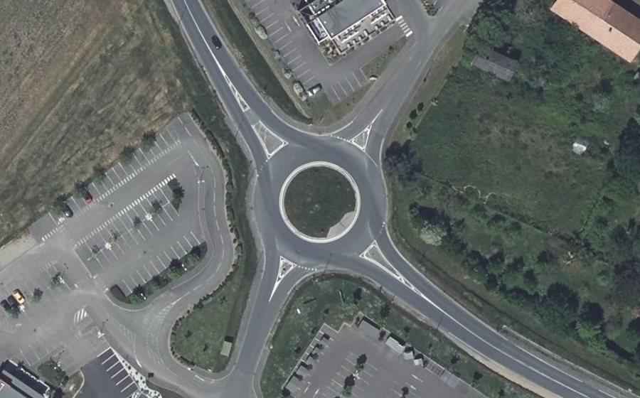 Vue aérienne du Rond-point anonyme n°581125091