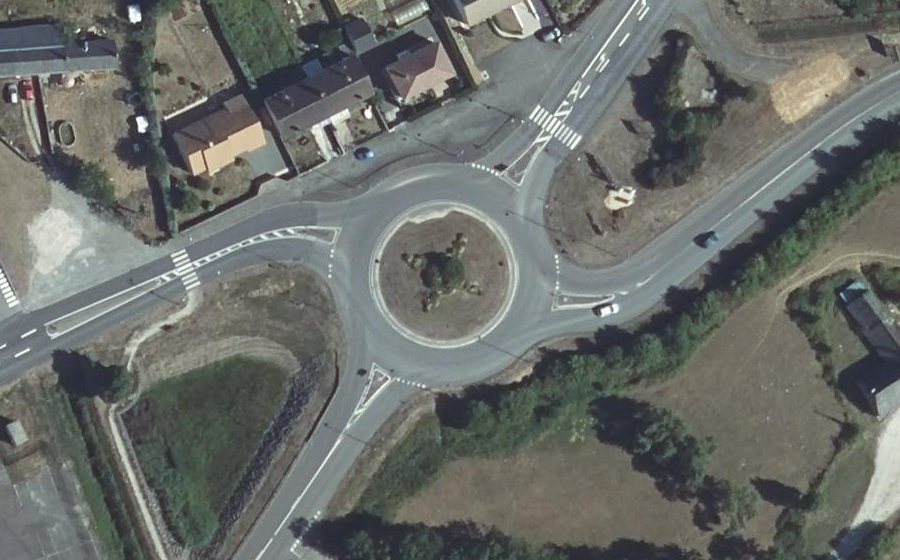 Vue aérienne du Rond-point anonyme n°58114214