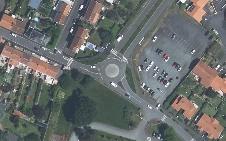 Vue aérienne du Rond-point anonyme n°58116800