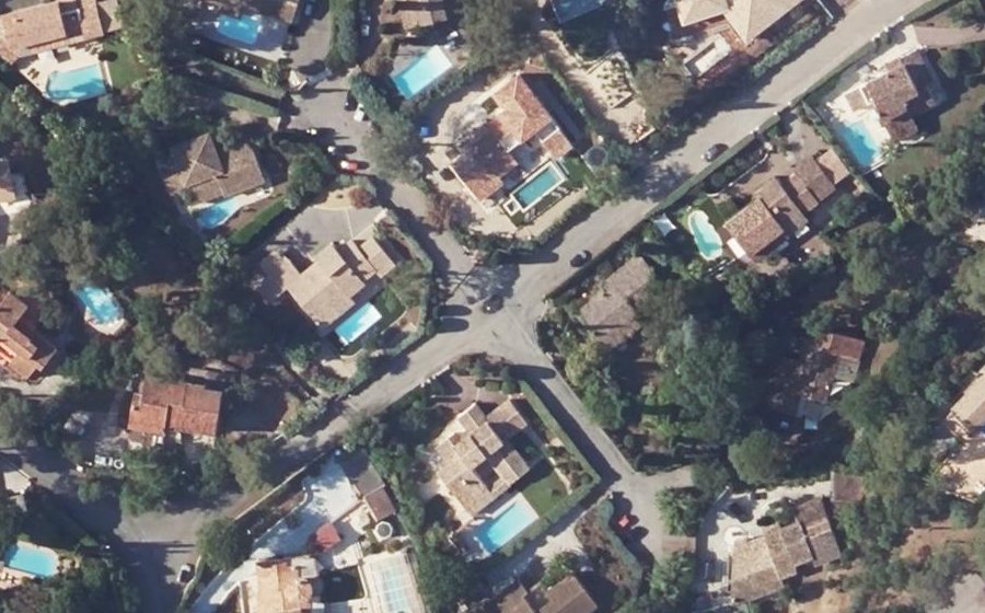 Vue aérienne du Rond-point anonyme n°581209054