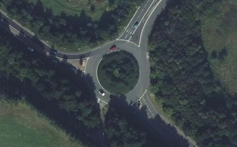 Vue aérienne du Rond-point anonyme n°581349977