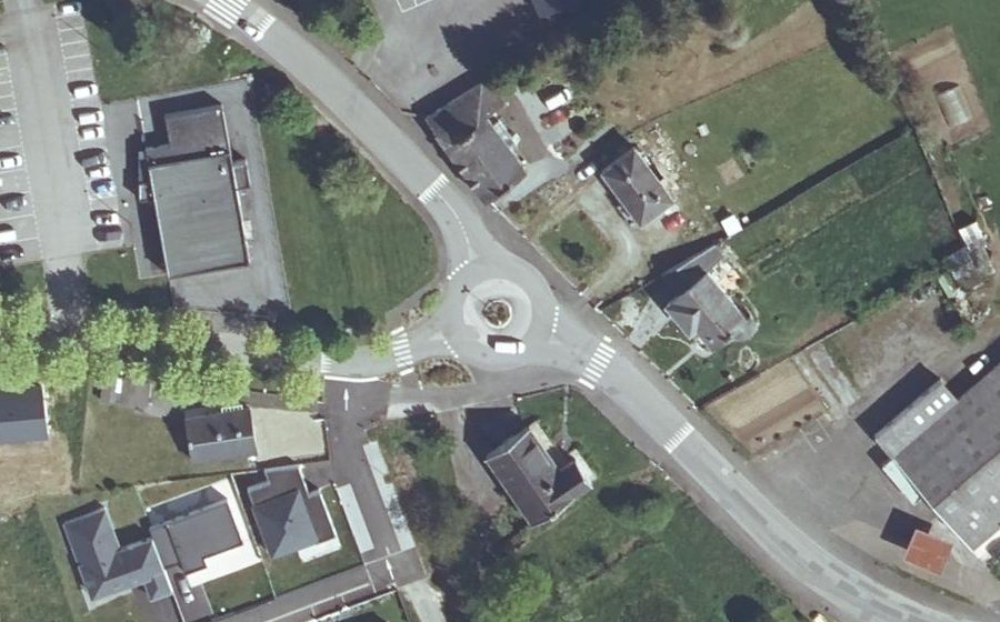 Vue aérienne du Rond-point anonyme n°581397971